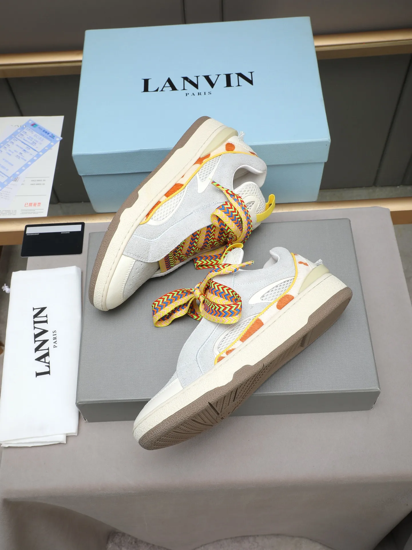 Men's shoes 💰640 [LANVIN] The latest fashionable item! High quality CLAY series‼ ️ The latest trendy products of the season 🌈Many bloggers have planted grass and purchased the original open-mold customization. The upper and outsole are sewn with mark threads without edge sealing. Multiple material splicing combination design. Very versatile for fashionable and casual wear. Comfortable on the feet. Self-recommended. Upper cowhide + cow suede + breathable mesh lining. Foot-padding cowhide. Exclusive original open-mold clear logo rubber outsole ⚠️38-44 (customized for 45)